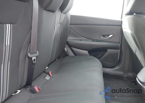 2022 Hyundai Elantra Sel z USA, uszkodzony, nr VIN 5NPLM4AG2NH063955